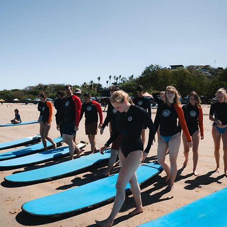 Iguana Surf Camp Hotel Tamarindo Ngoại thất bức ảnh