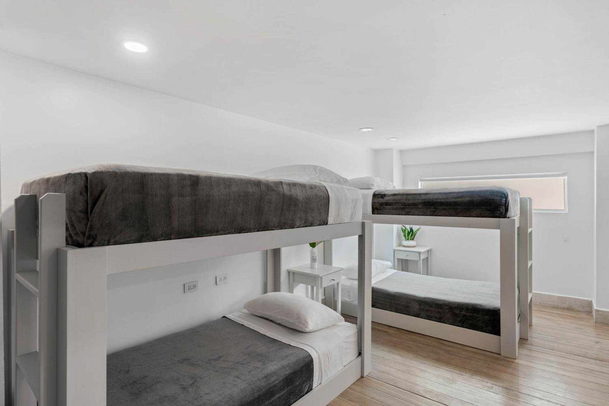 Iguana Surf Camp Hotel Tamarindo Ngoại thất bức ảnh