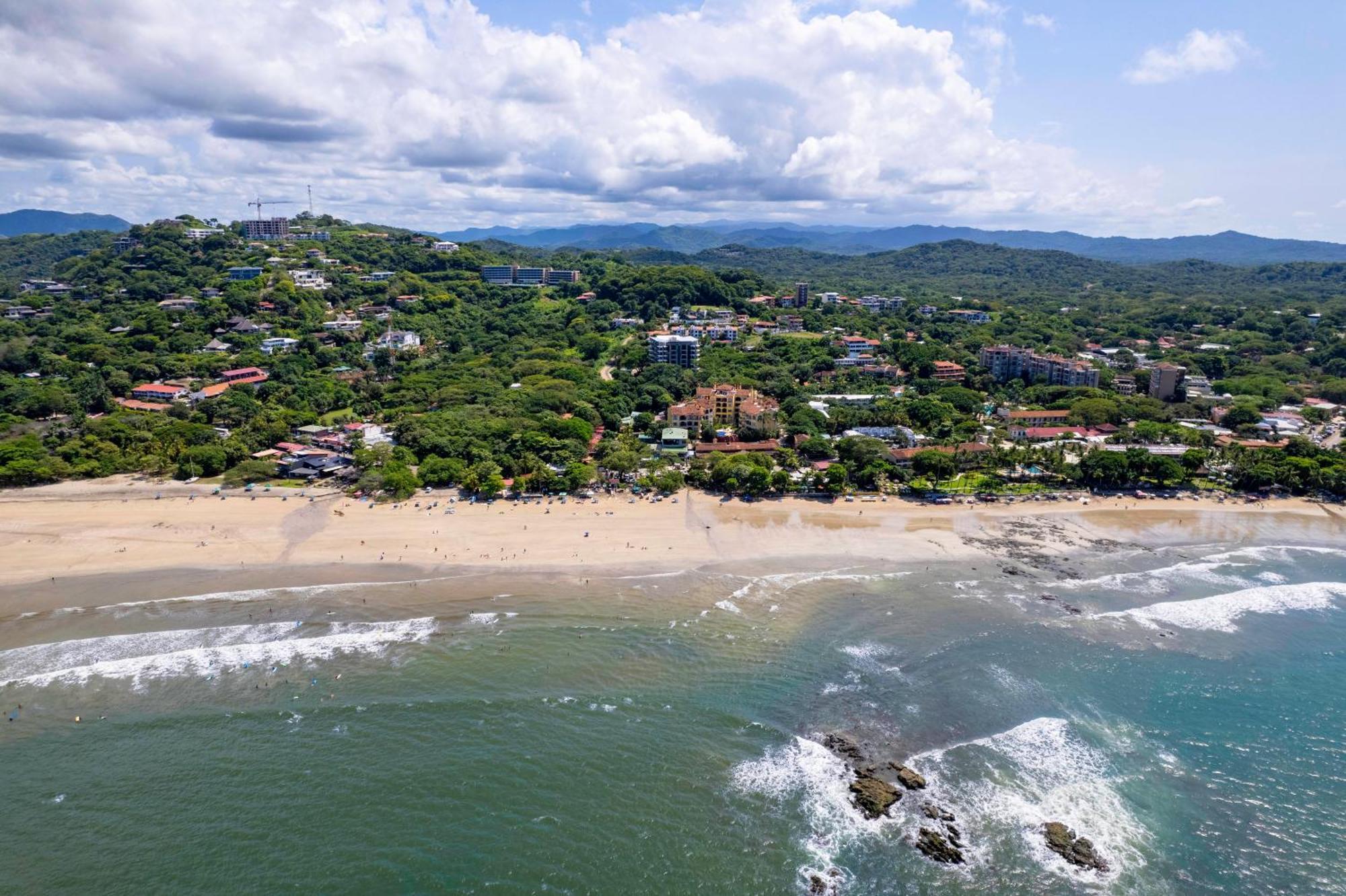 Iguana Surf Camp Hotel Tamarindo Ngoại thất bức ảnh